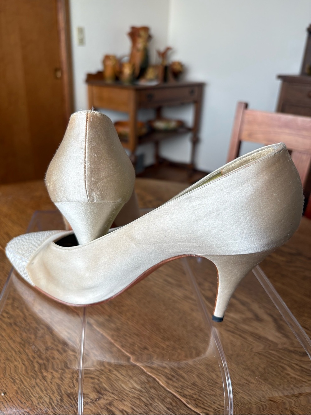 CHANEL Vintage Cream Satin Pointed Toe Pumps with Textured Cap Size 39 EU/8.5 US - Picture 3 of 16